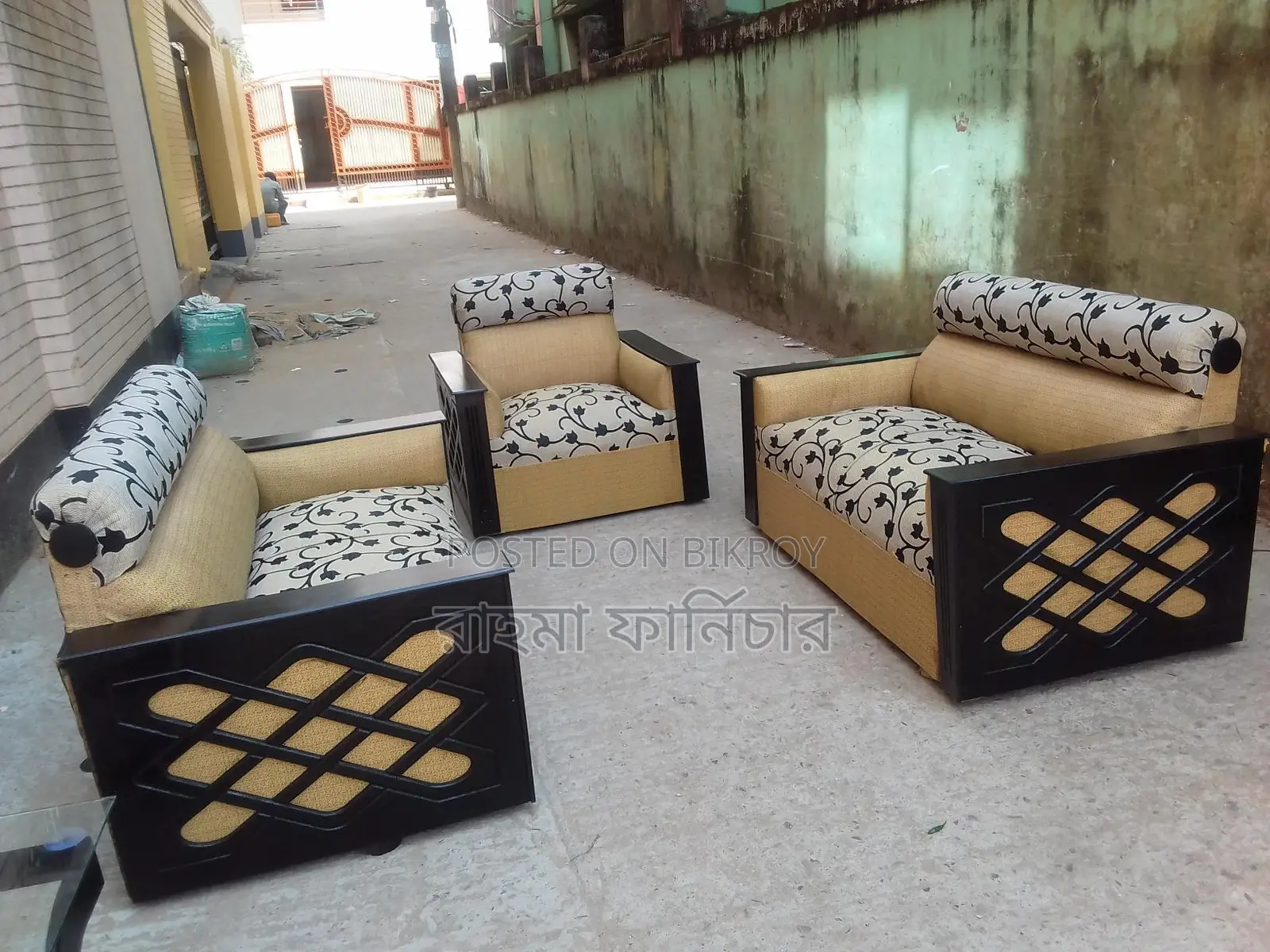Rahma furniture Exclusive jali design Sufaset With Center Tea table