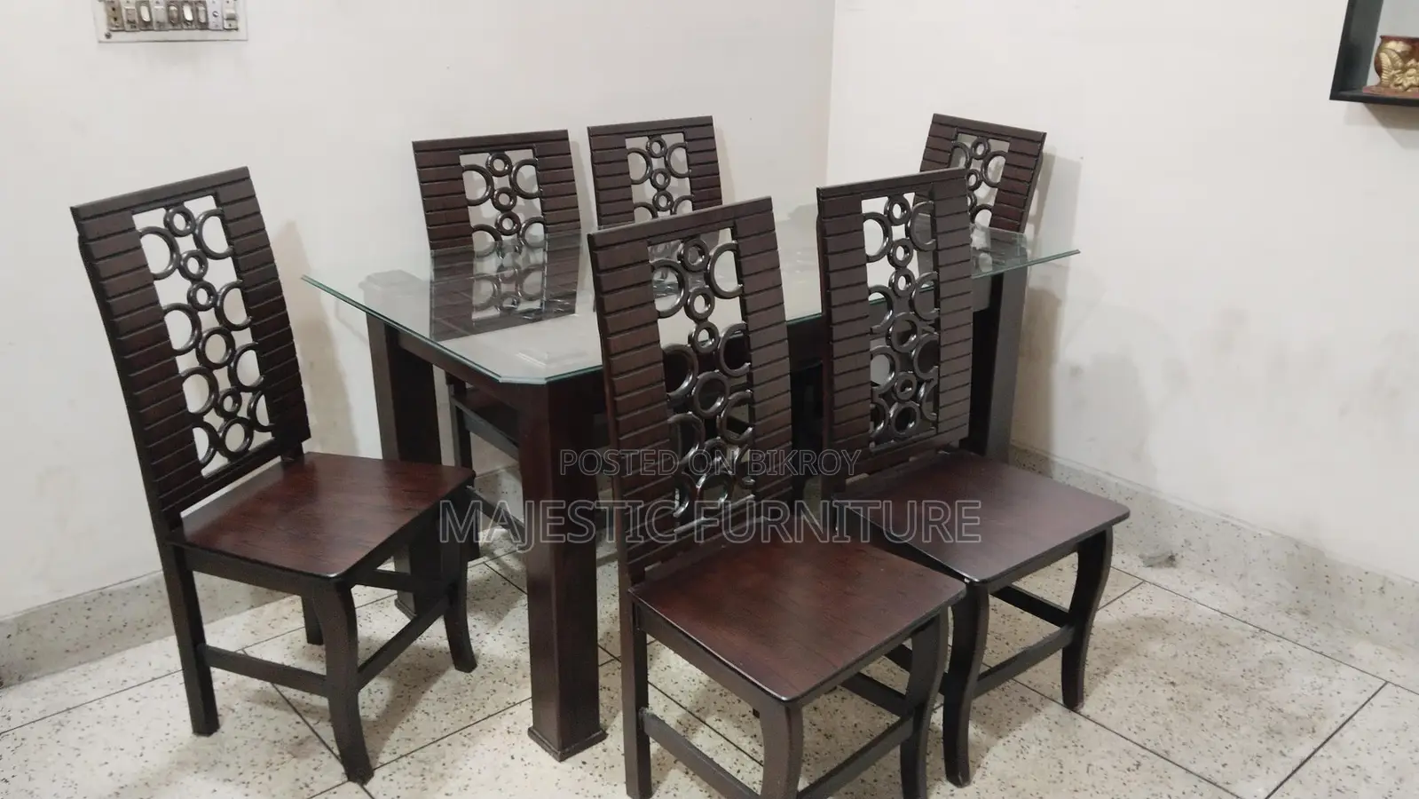 নতুন ডাইনিং সেট। মডেল ৩১৭৯
