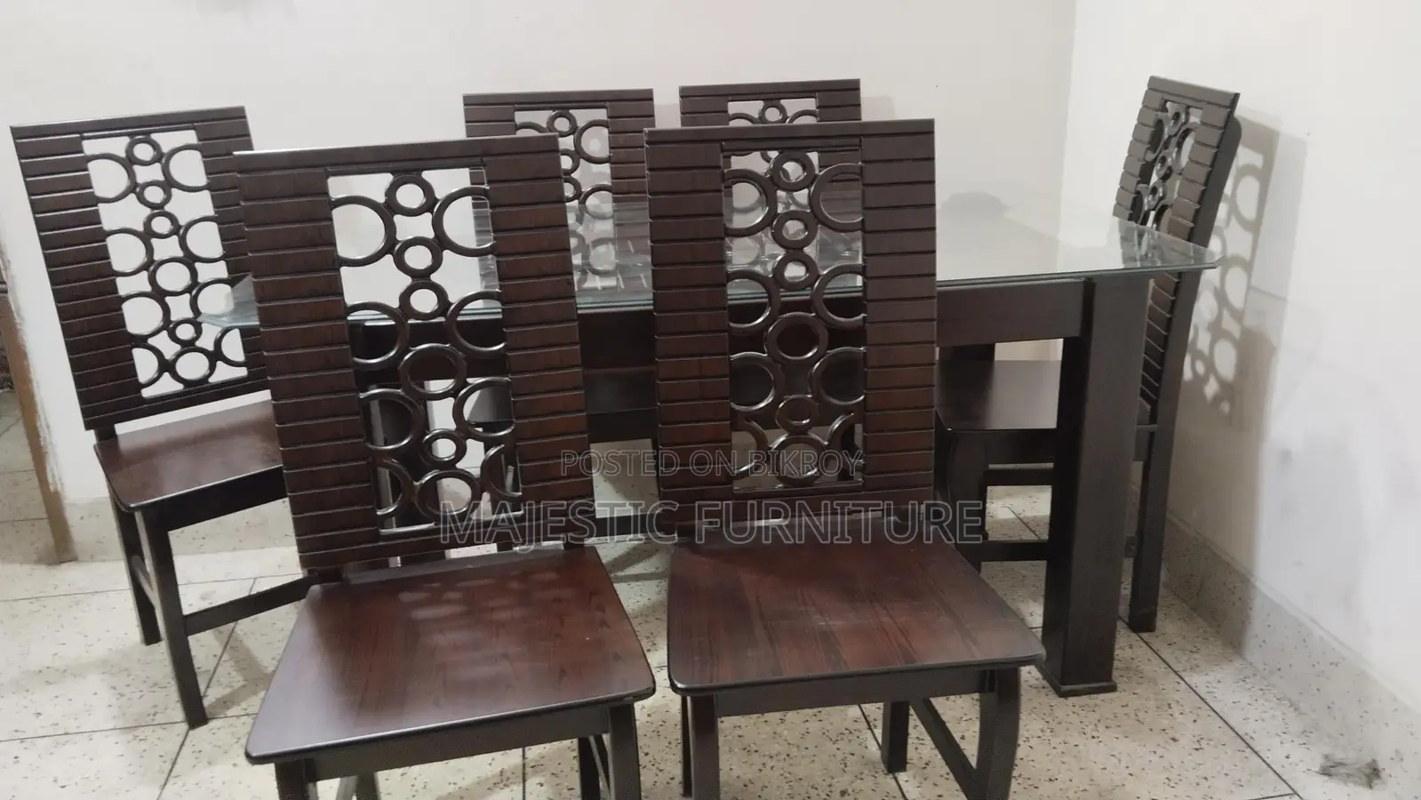 নতুন ডাইনিং সেট। মডেল ৩১৭৯