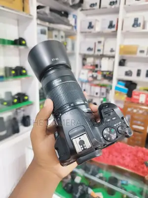 ক্যানন ২৫০ডি বডি সাথে ৫৫-২৫০মিমি জুম লেন্স
