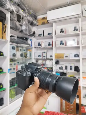 Canon 250d Body with 55 250mm Zoom