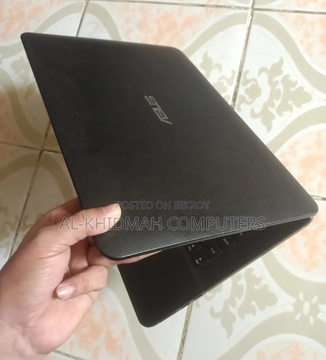 Asus Core i3 Ultra Slim Laptop, 4GB, 500GB, Courier Delivery Available.