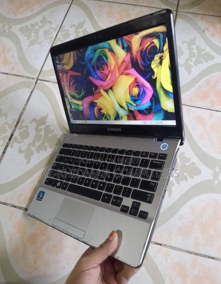 Samsung Mini Laptop, 500GB Hard Disk, কুরিয়ারেও দেয়া হয়।
