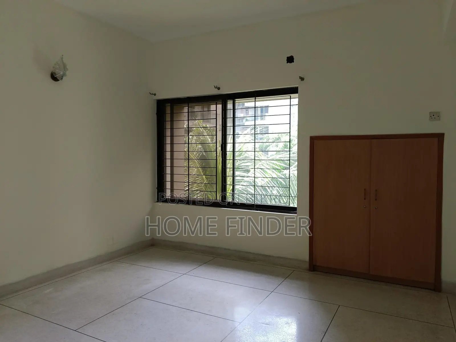 গুলশানে ভাড়ার জন্য ২৮০০ বর্গফুটের ৪ বেডরুমের আন-ফার্নিশড অ্যাপার্টমেন্ট