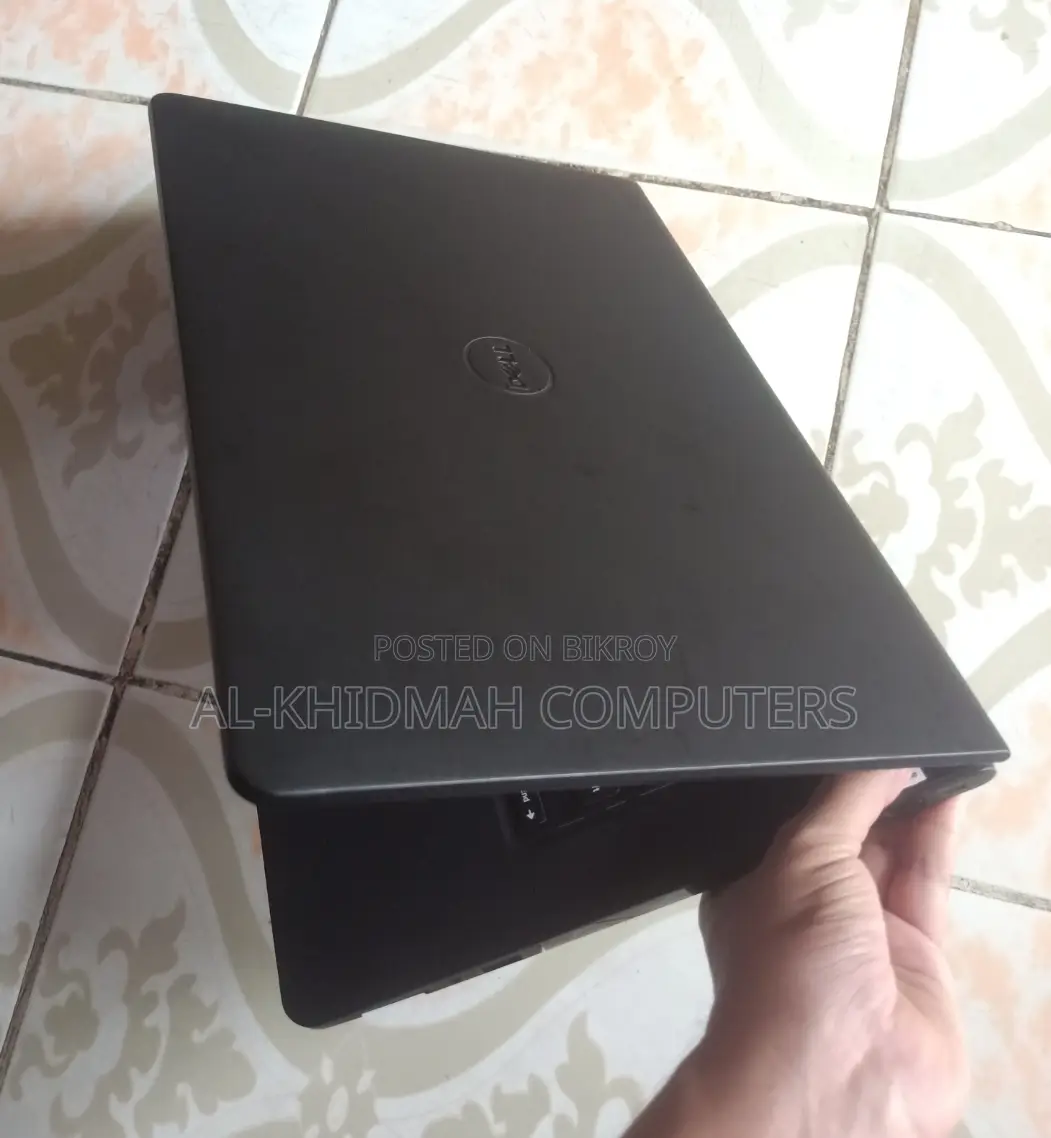 DELL Core i7 7th Gen Slim Laptop, Dedicated Graphics, 4GB RAM, 128GB SSD.