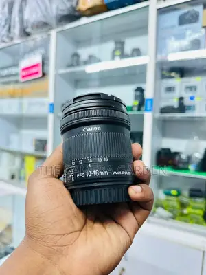 ক্যানন ১০-১৮ মিমি এসটিএম লেন্স