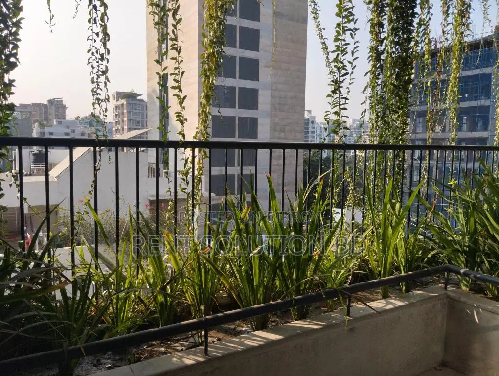Stunning New 4beds apartment For Rent in Gulshan 2 Near Yourth club park