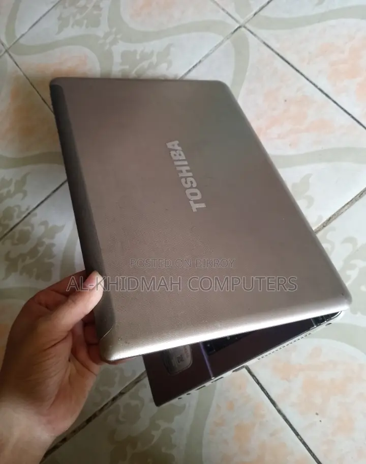 Toshiba Core i5 Laptop (4GB RAM, 500GB HDD) সারাদেশে কুরিয়ারে দেওয়া হয়।