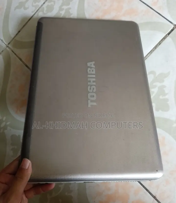 Toshiba Core i5 Laptop (4GB RAM, 500GB HDD) সারাদেশে কুরিয়ারে দেওয়া হয়।