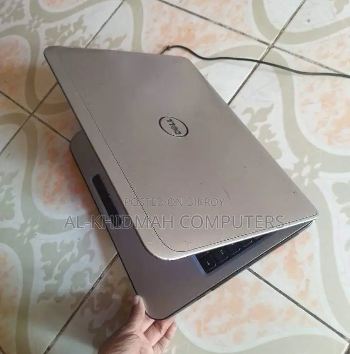 DELL Core i3 Laptop (4GB RAM, 320GB Hard Disk) Courier delivery available.