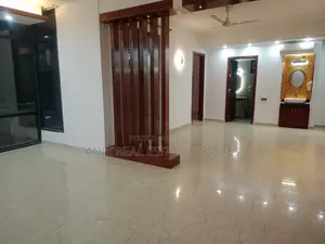 গুলশানে ৪০০০ বর্গফুট সেমি-ফার্নিশড অফিস স্পেস ভাড়া