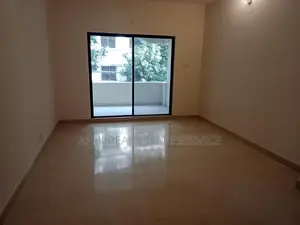 গুলশানে ৪০০০ বর্গফুট সেমি-ফার্নিশড অফিস স্পেস ভাড়া