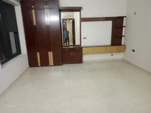 গুলশানে ৪০০০ বর্গফুট সেমি-ফার্নিশড অফিস স্পেস ভাড়া