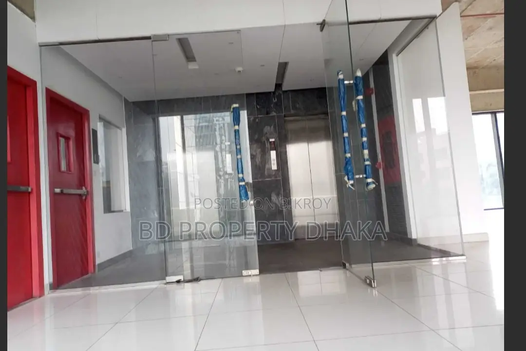 ৪৩২০ বর্গফুটের গুলশান কমার্শিয়াল স্পেস খালি আছে: -