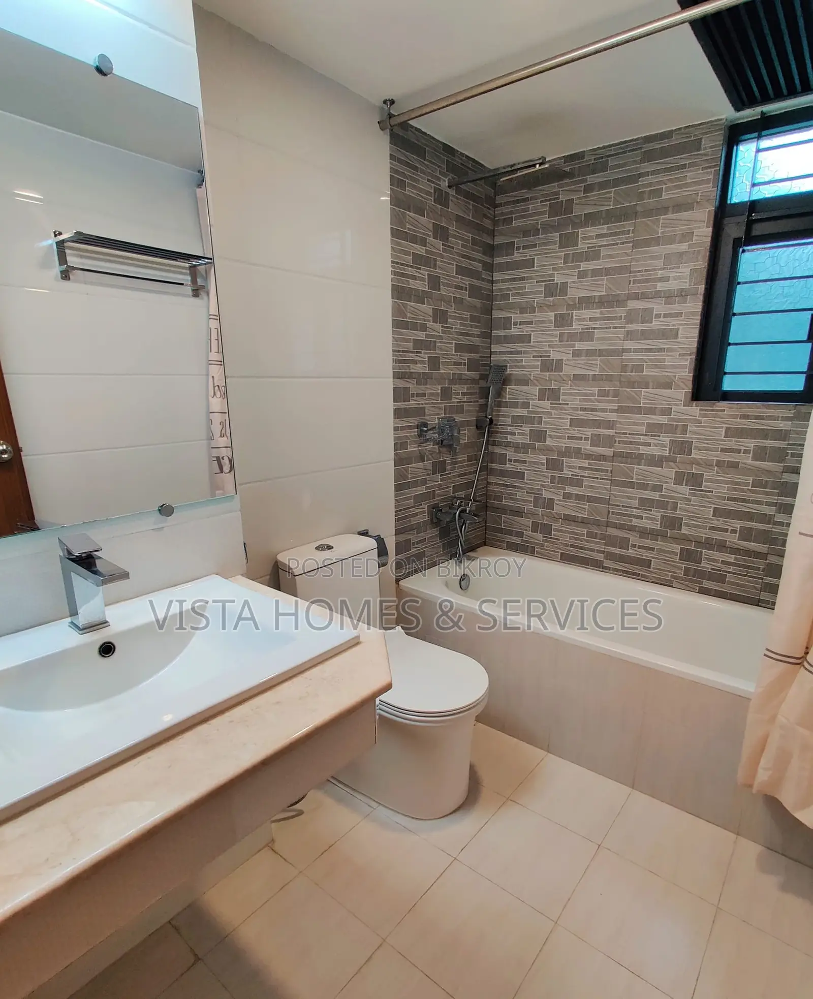 6bdrm Apartment in Assurance Lake, Gulshan for Rent