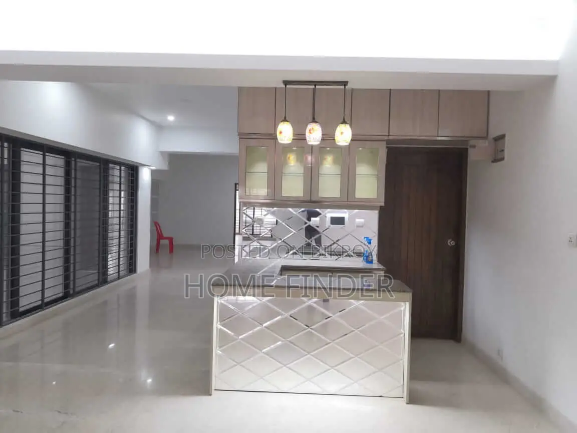 গুলশান ২-এ ভাড়ার জন্য ৩৮০০ বর্গফুটের সম্পূর্ণ ফার্নিশড অ্যাপার্টমেন্ট