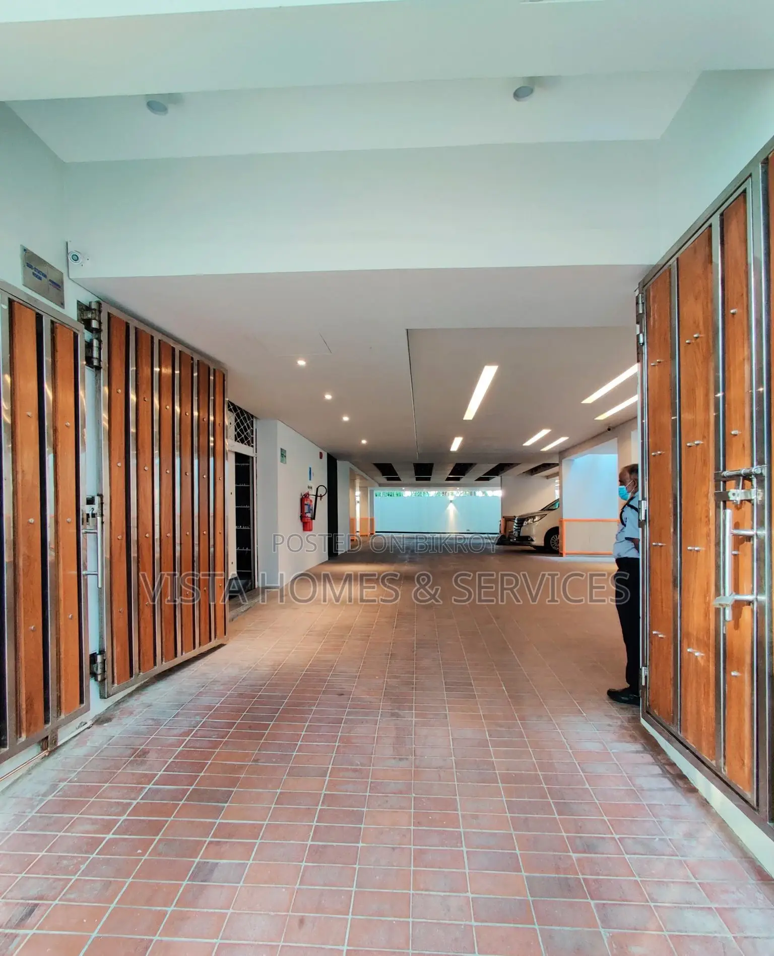 Fully Furnished Setup Commercial Floor Rent at Gulshan-1