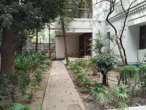 গুলশান ২-এ স্বতন্ত্র বাড়ি ভাড়া।