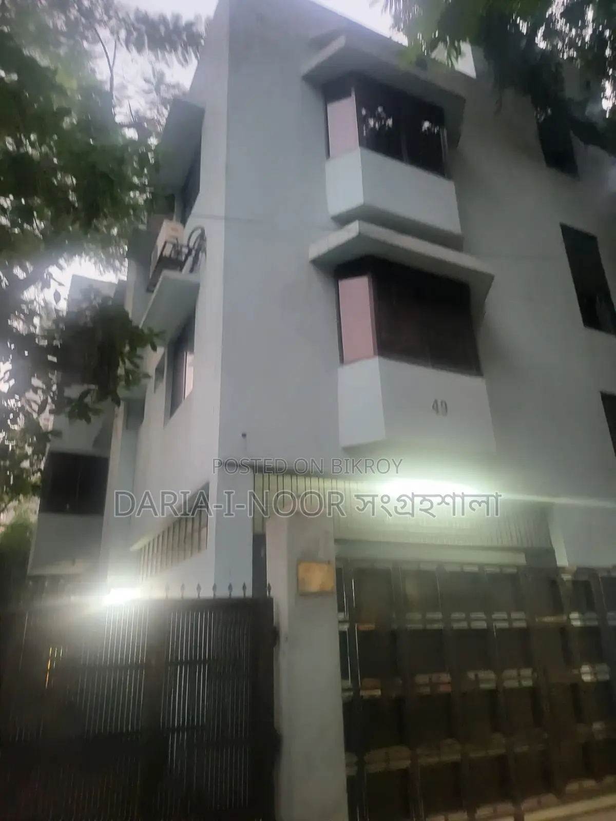 Old House with 10 Katha Land for Sale in Dhanmondi