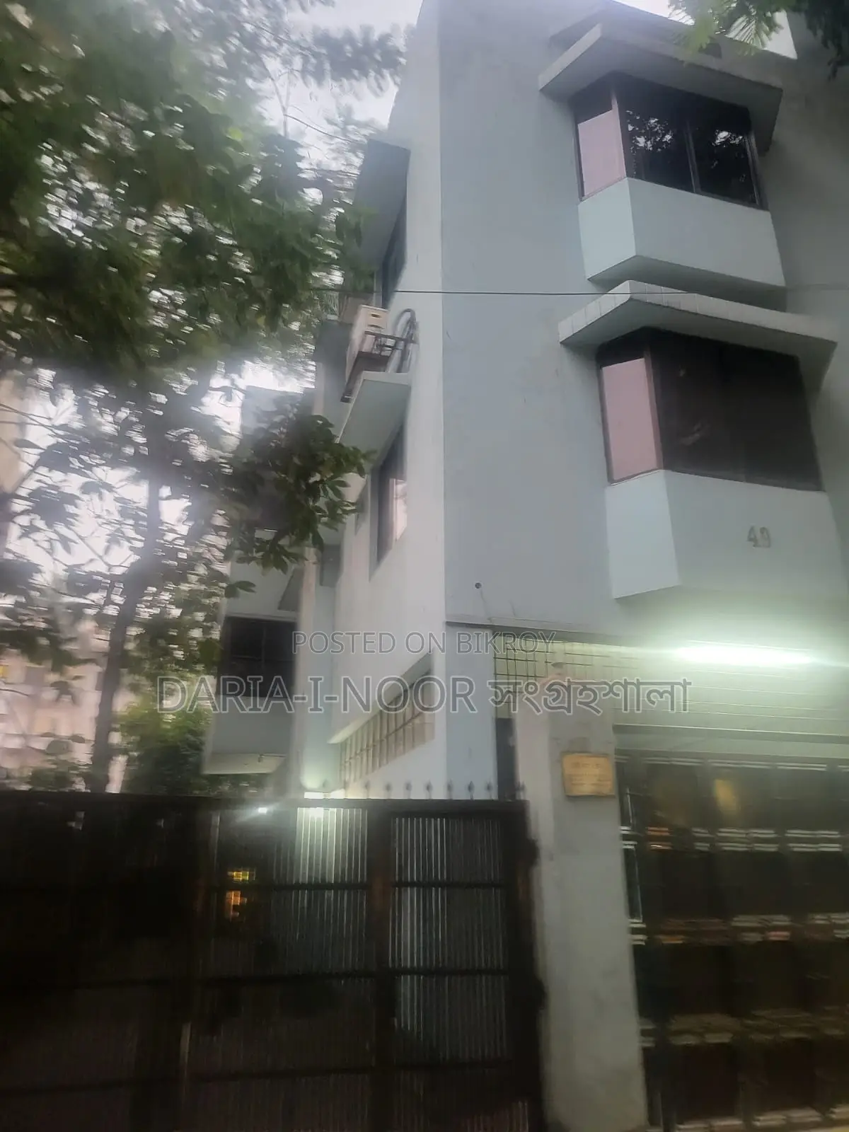 Old House with 10 Katha Land for Sale in Dhanmondi