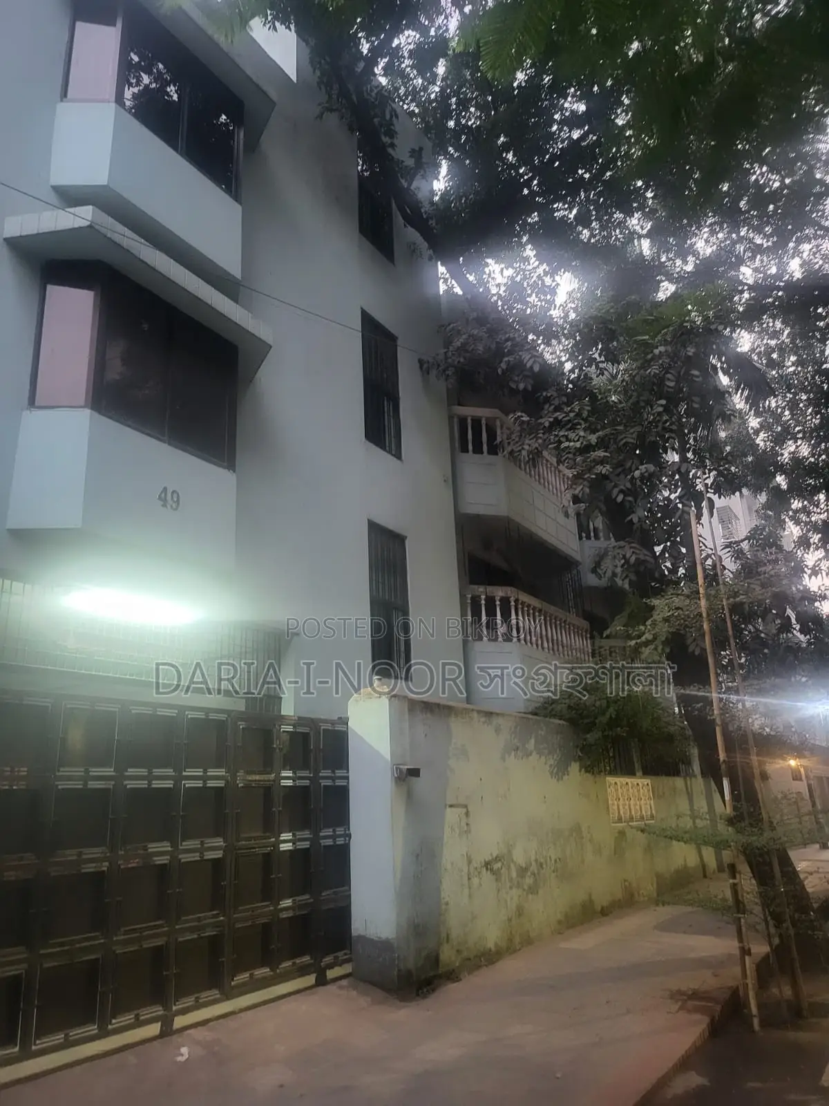 Old House with 10 Katha Land for Sale in Dhanmondi