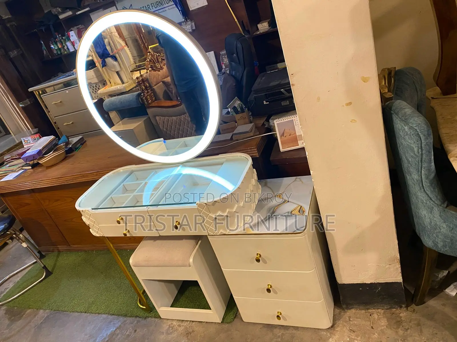 Round Dressing Table DR49F