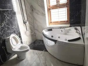 বারিধারায় ভাড়ার জন্য ৪ বেডের একটি উপযুক্ত ডুপ্লেক্স অ্যাপার্টমেন্ট
