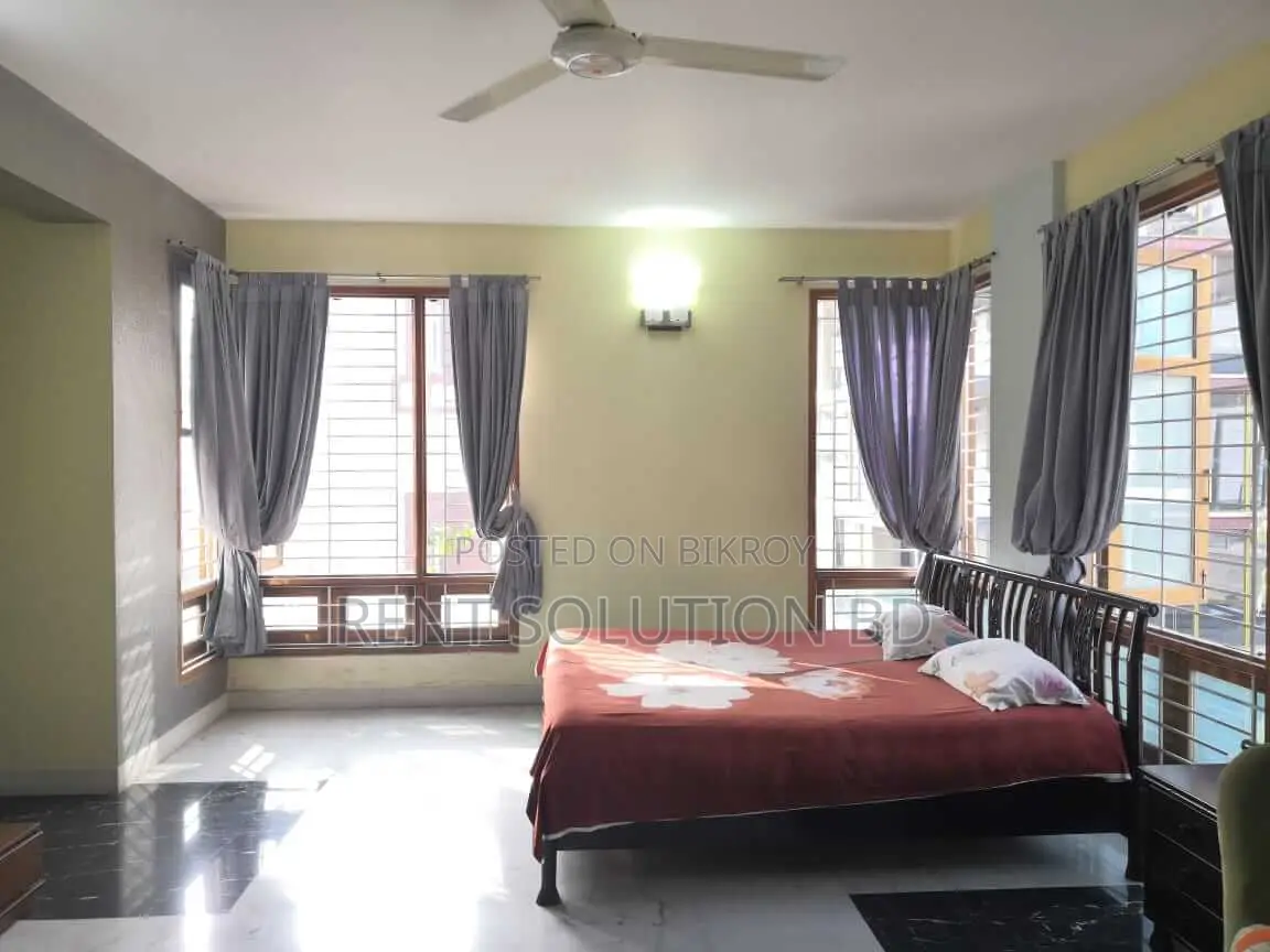 বারিধারায় ভাড়ার জন্য ৪ বেডের একটি উপযুক্ত ডুপ্লেক্স অ্যাপার্টমেন্ট