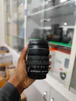 ক্যানন ১৮-১৩৫ মিমি মাস্টার লেন্স