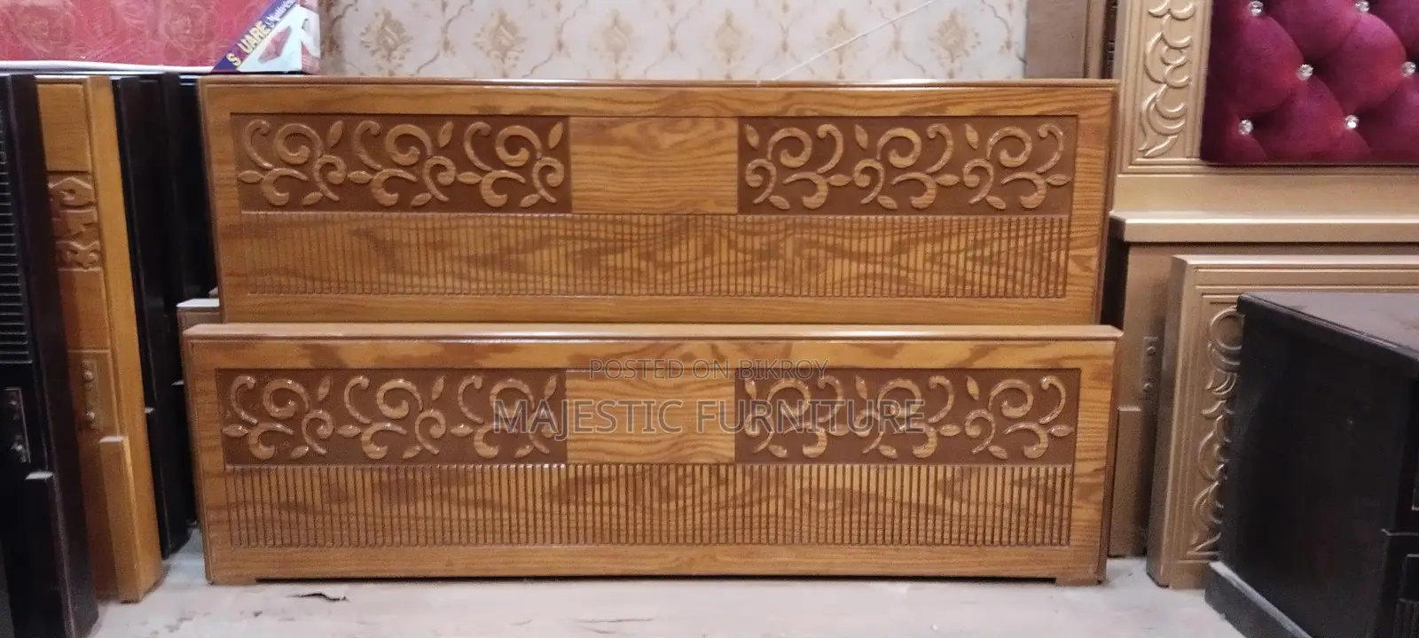 NEW BED CANADIAN OAK VENEER. M # 5739