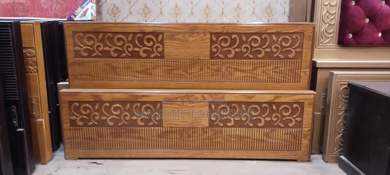 NEW BED CANADIAN OAK VENEER. M # 5739