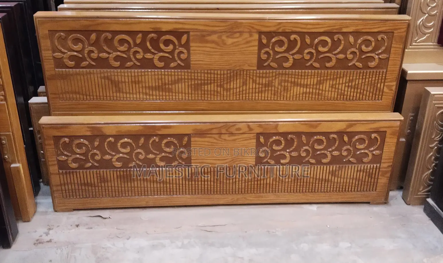 NEW BED CANADIAN OAK VENEER. M # 5739