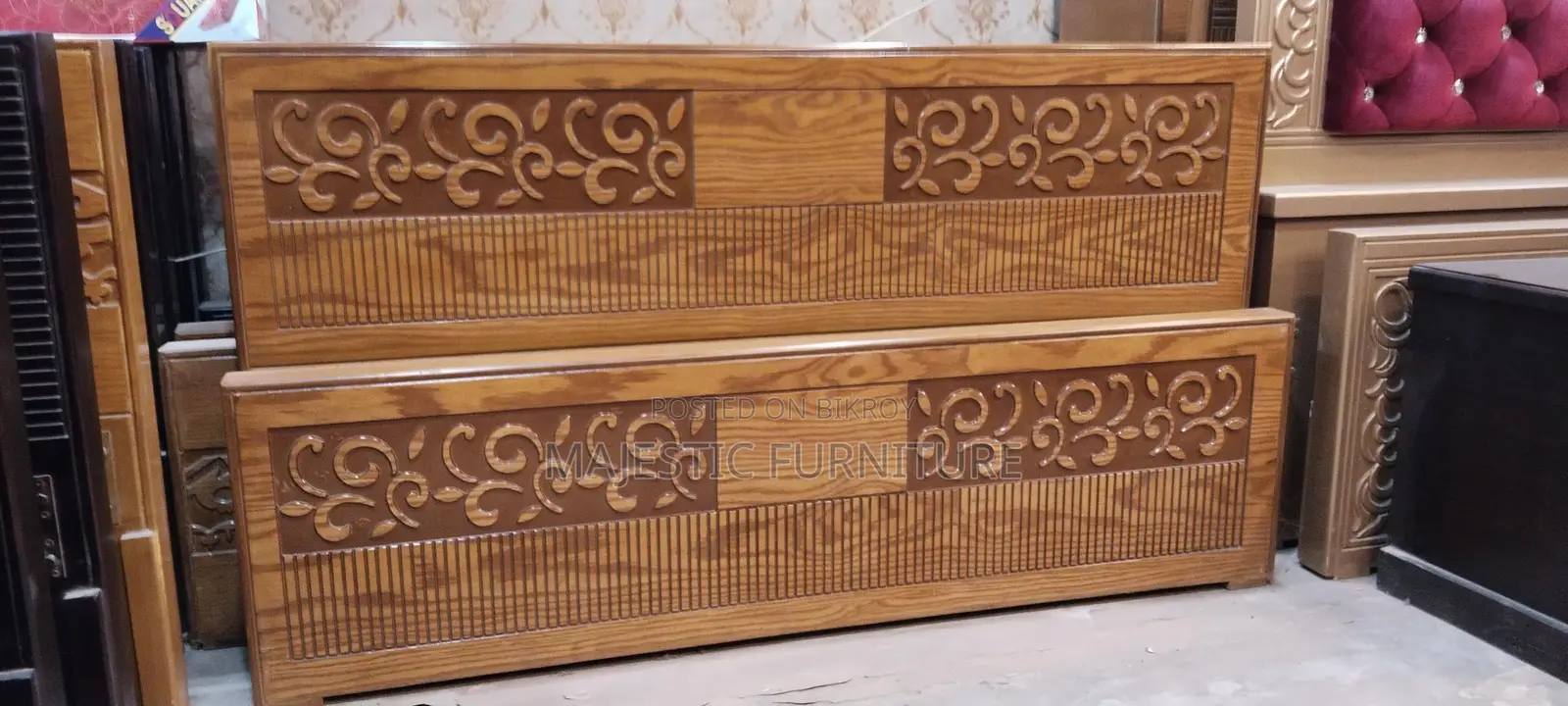 NEW BED CANADIAN OAK VENEER. M # 5739