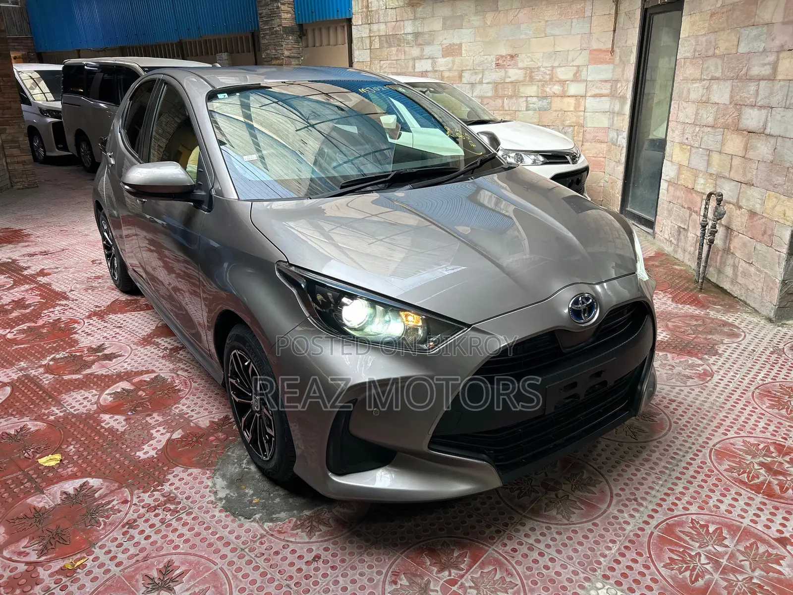 Toyota Yaris G PKG BRONZE / 2020
