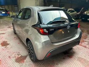 Toyota Yaris G PKG BRONZE / 2020
