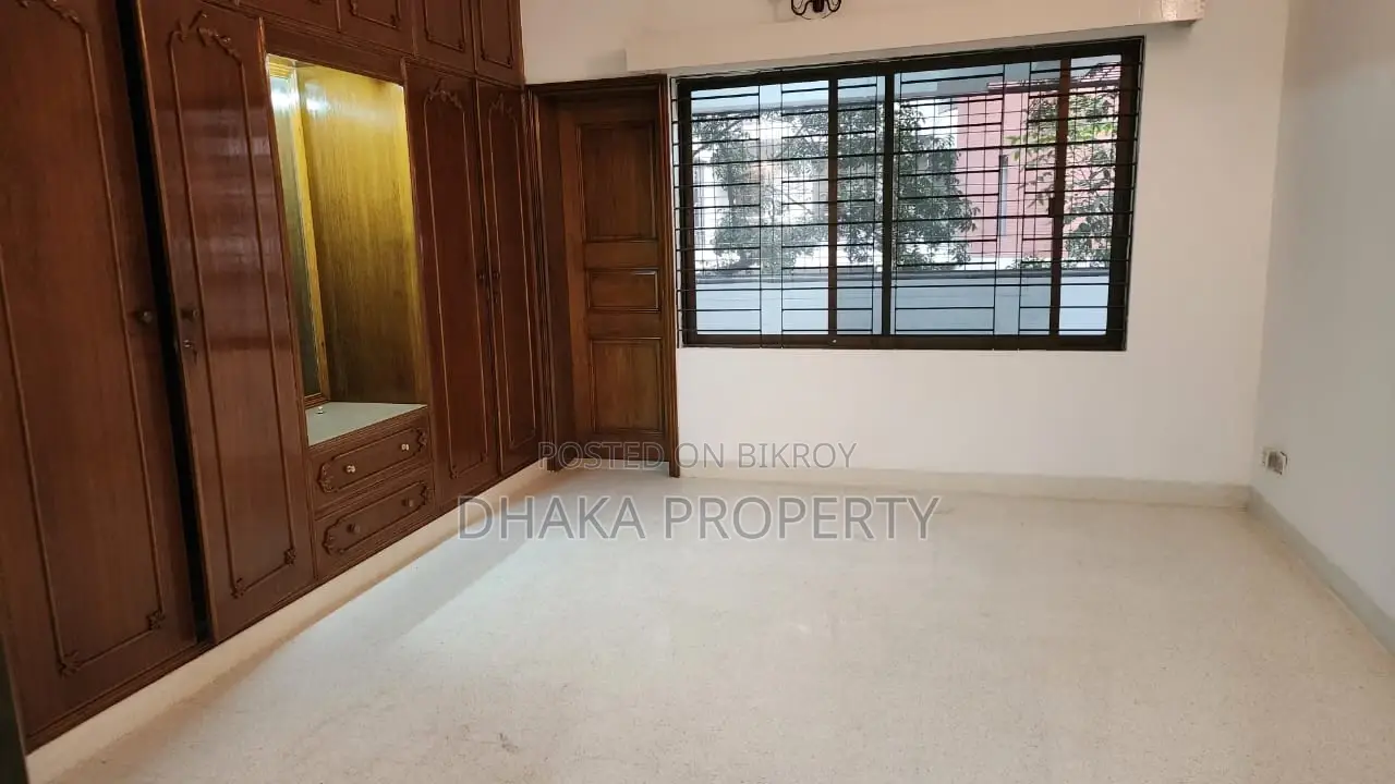 গুলশান-২ এ ৪ বেডরুমের (৩২০০ বর্গফুট) বিলাসবহুল অ্যাপার্টমেন্ট ভাড়া