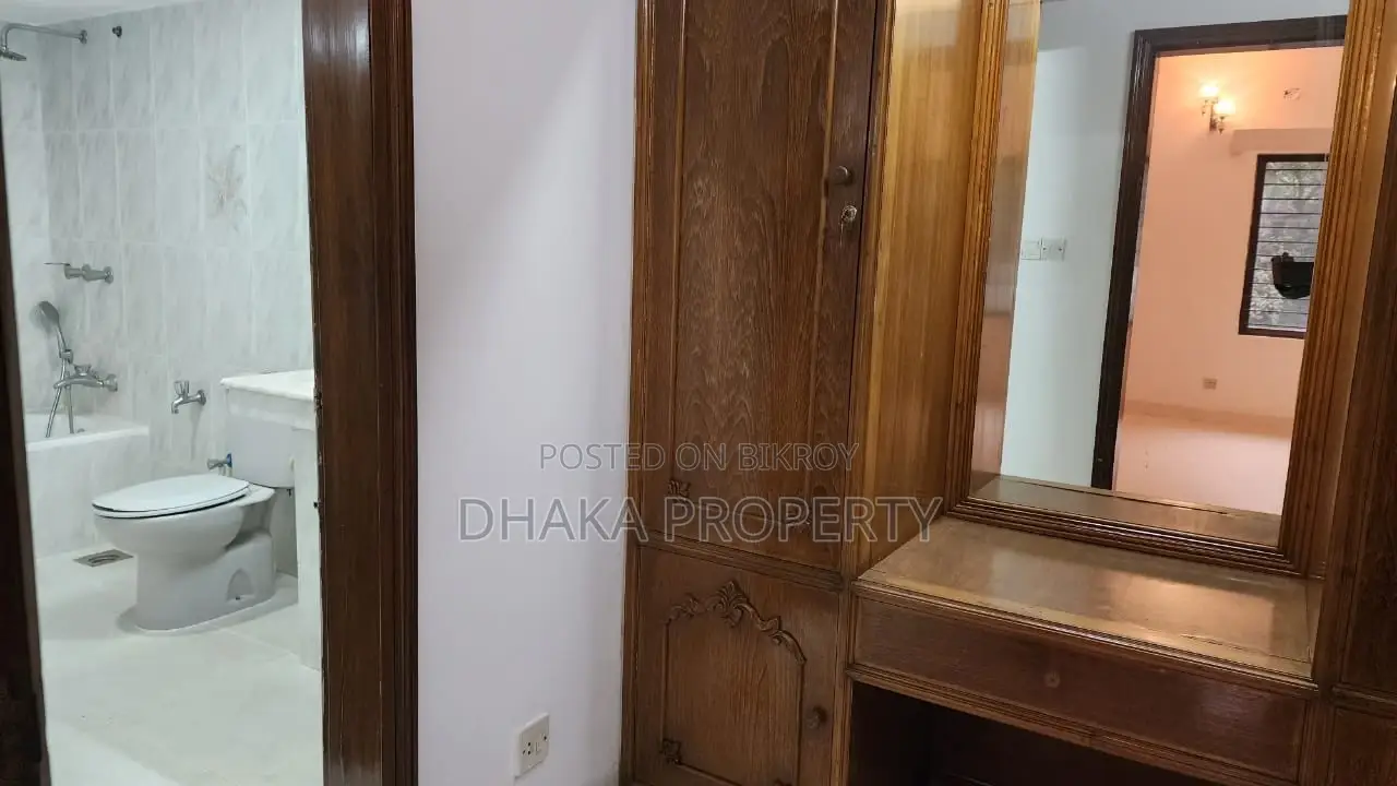 গুলশান-২ এ ৪ বেডরুমের (৩২০০ বর্গফুট) বিলাসবহুল অ্যাপার্টমেন্ট ভাড়া