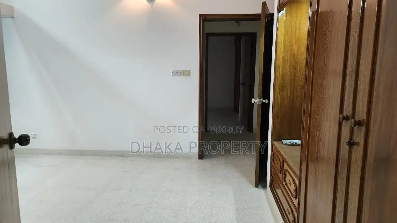 গুলশান-২ এ ৪ বেডরুমের (৩২০০ বর্গফুট) বিলাসবহুল অ্যাপার্টমেন্ট ভাড়া
