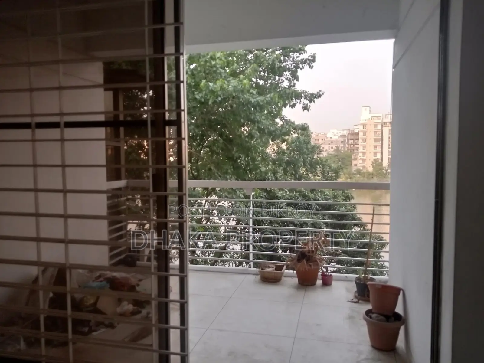 Lake View 2350sqft Un Furnished 3 Bedrooms Apartment Rent in Gulshan