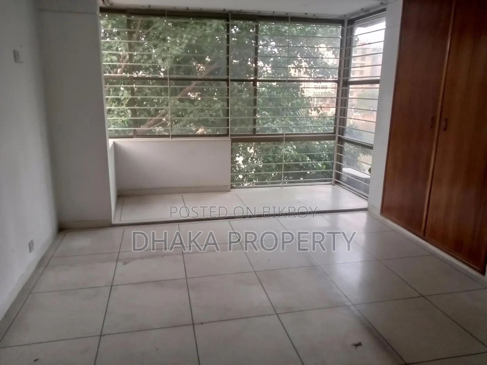 Lake View 2350sqft Un Furnished 3 Bedrooms Apartment Rent in Gulshan