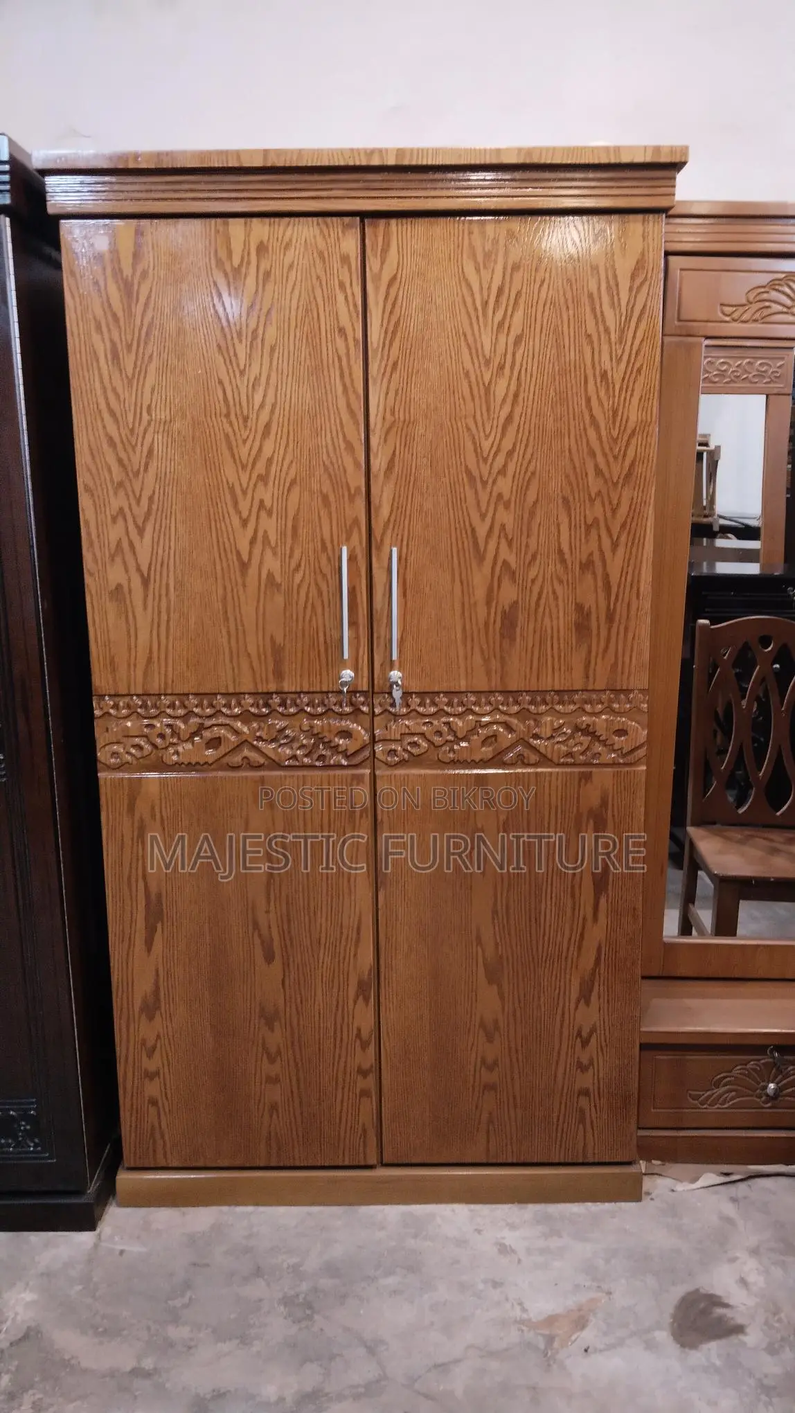 NEW ALMIRA CANADIAN OAK VENEER. M # 611