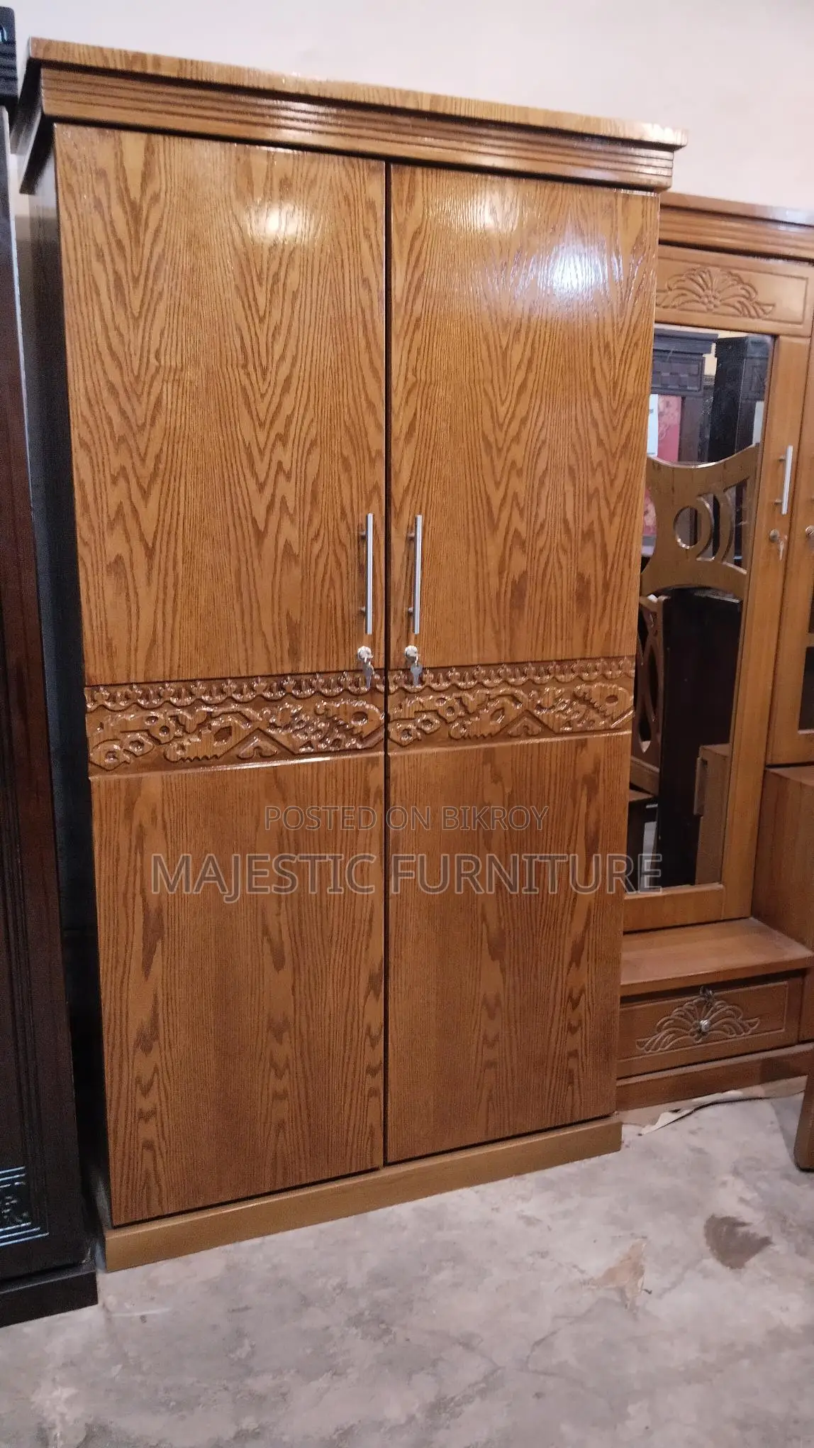 NEW ALMIRA CANADIAN OAK VENEER. M # 611