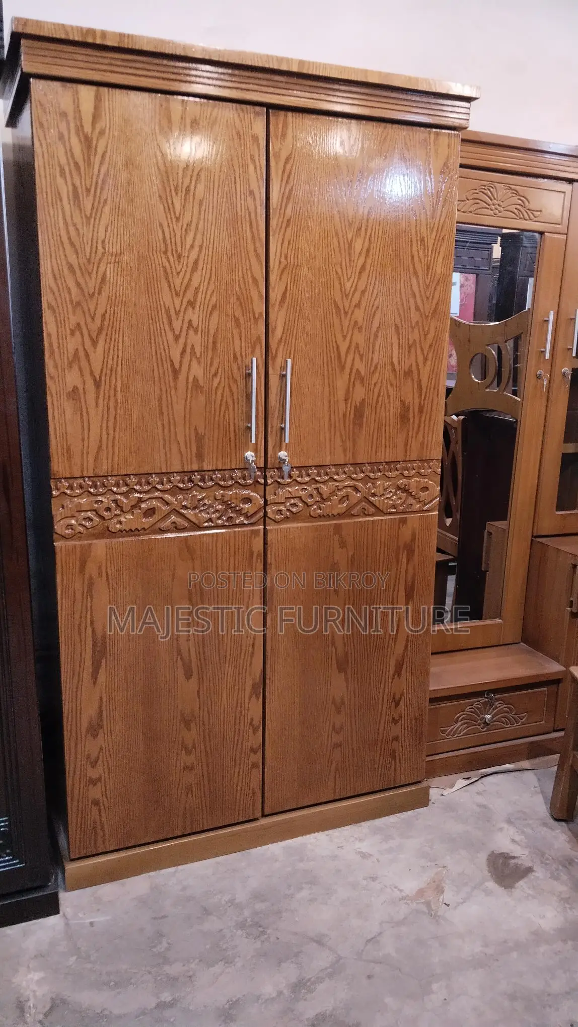 NEW ALMIRA CANADIAN OAK VENEER. M # 611
