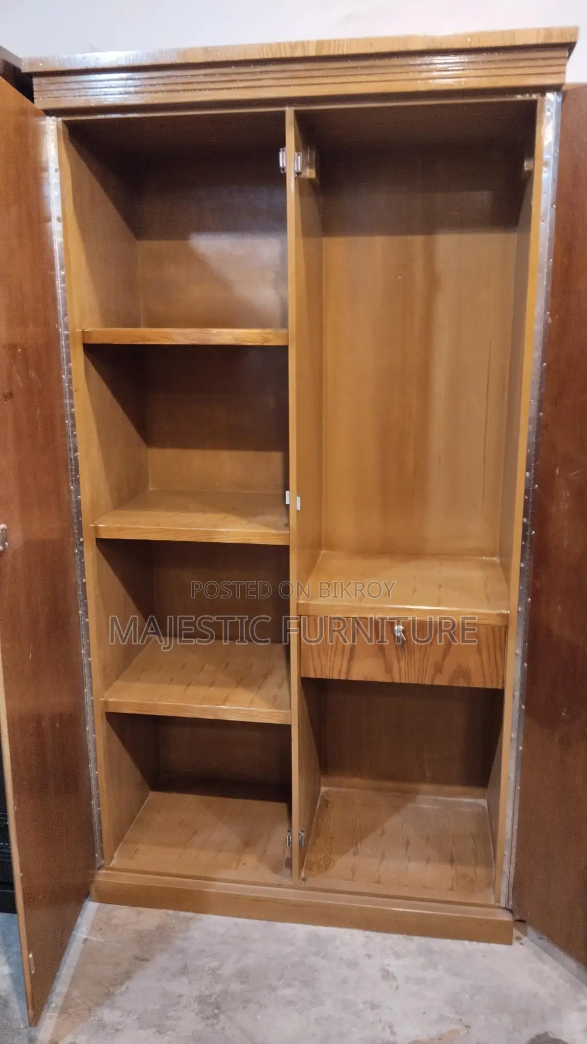 NEW ALMIRA CANADIAN OAK VENEER. M # 611