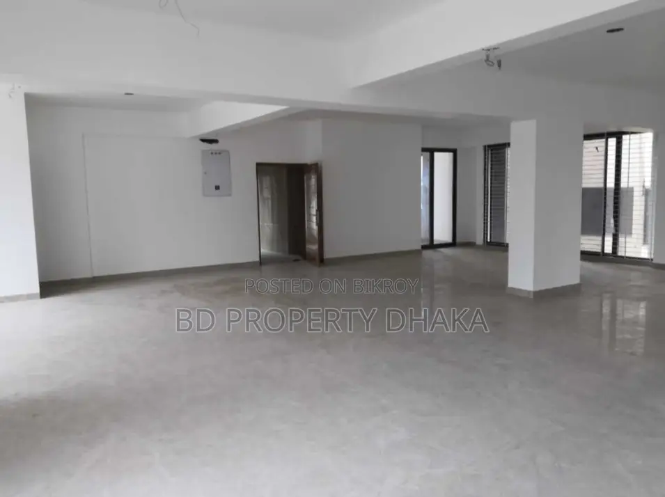 গুলশানে ৫৫৩০ বর্গফুটের চমৎকার কমার্শিয়াল স্পেস ভাড়ার জন্য