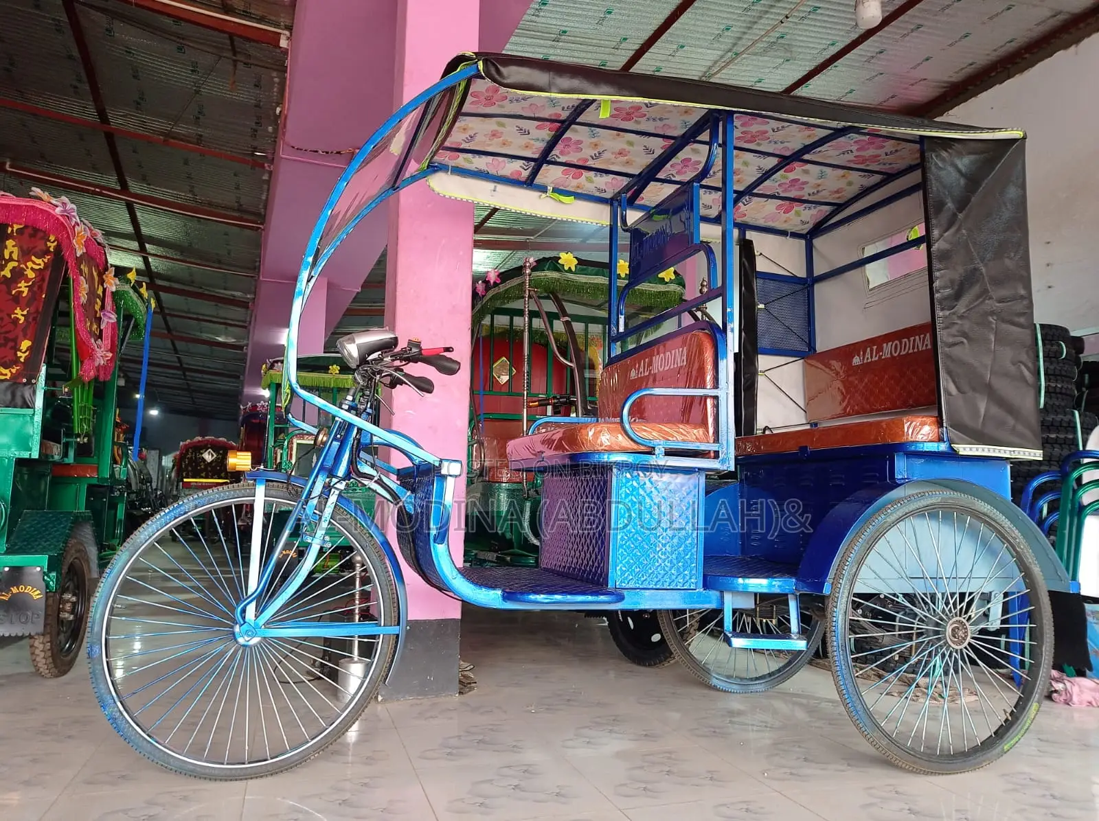 Model _1009_Half-Roof Rickshaw _Front Poly