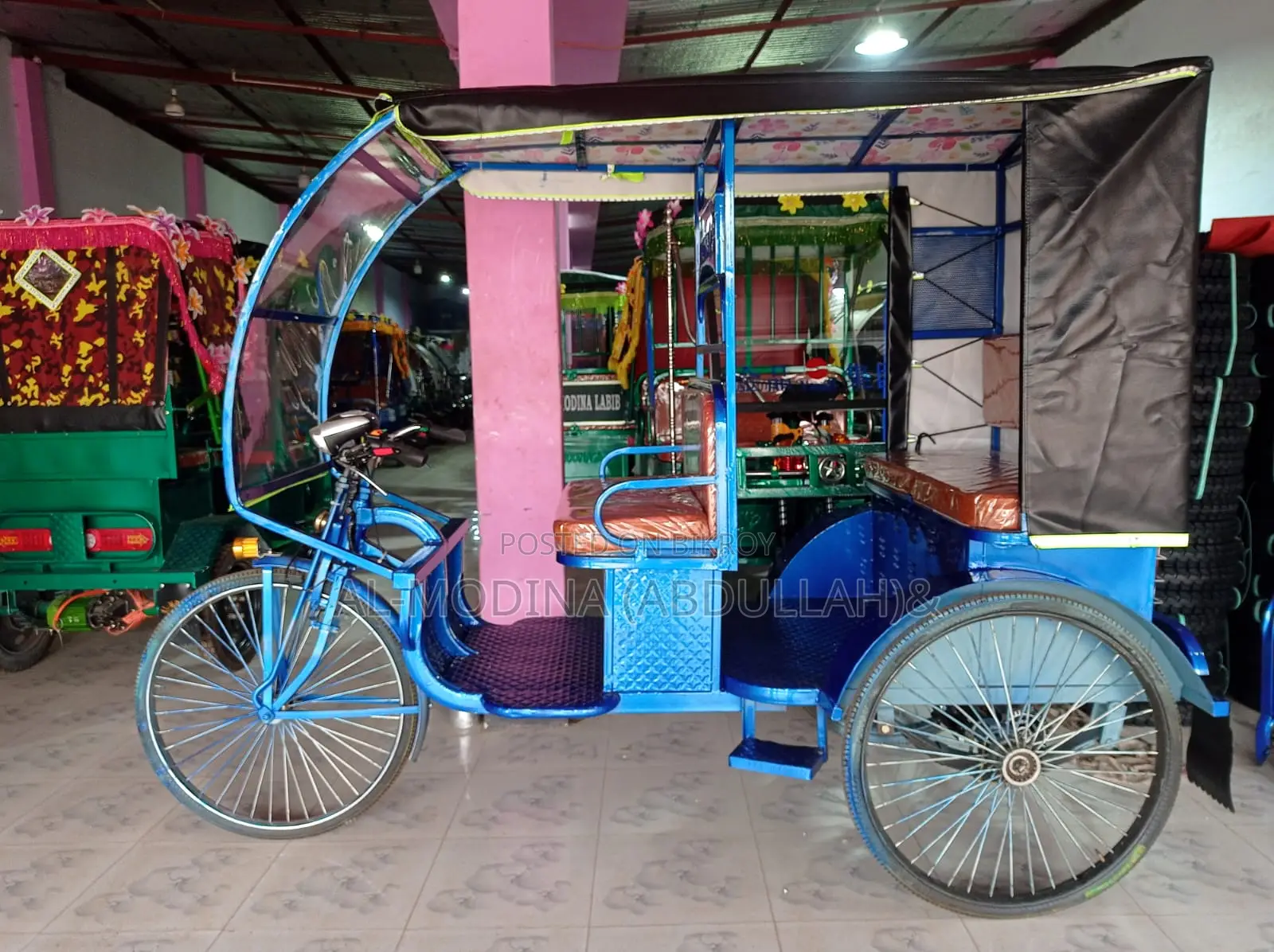 Model _1009_Half-Roof Rickshaw _Front Poly