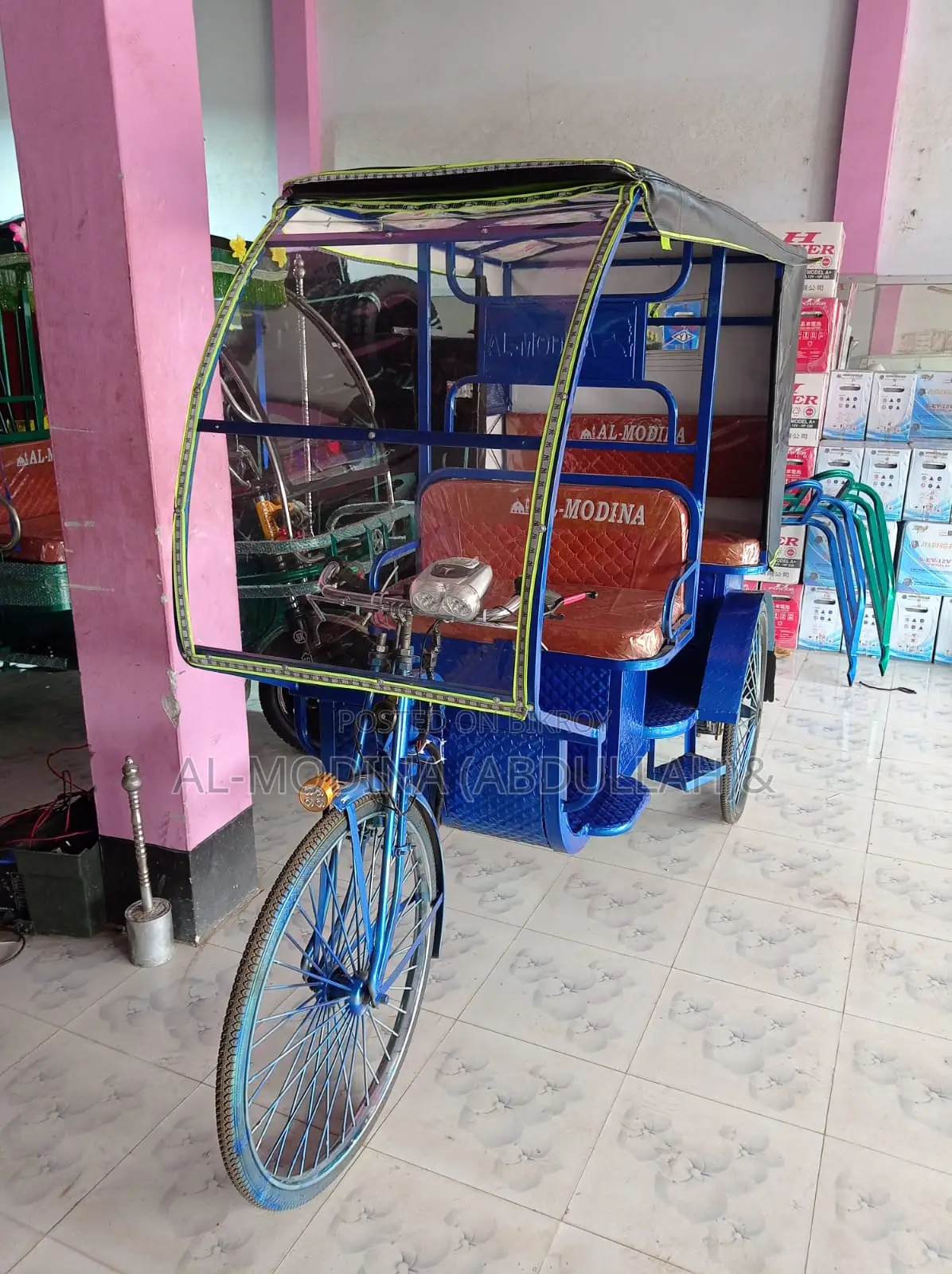 Model _1009_Half-Roof Rickshaw _Front Poly