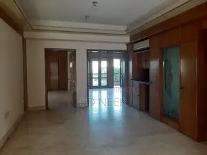 গুলশান-২ এ লেক ভিউ ৫ বেড সেমি-ফার্নিশড ফ্ল্যাট ভাড়া হবে