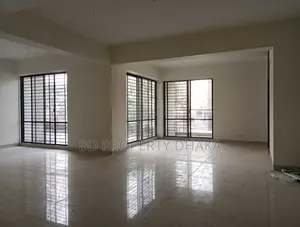 বনানীতে ২০০০ বর্গফুটের চমৎকার ওপেন কমার্শিয়াল স্পেস ভাড়া